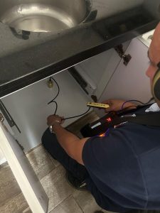 deteccion-rapida-filtraciones-agua Detección rápida de filtraciones de agua en Bogotá con equipos profesionales de precisión y diagnóstico no invasivo.