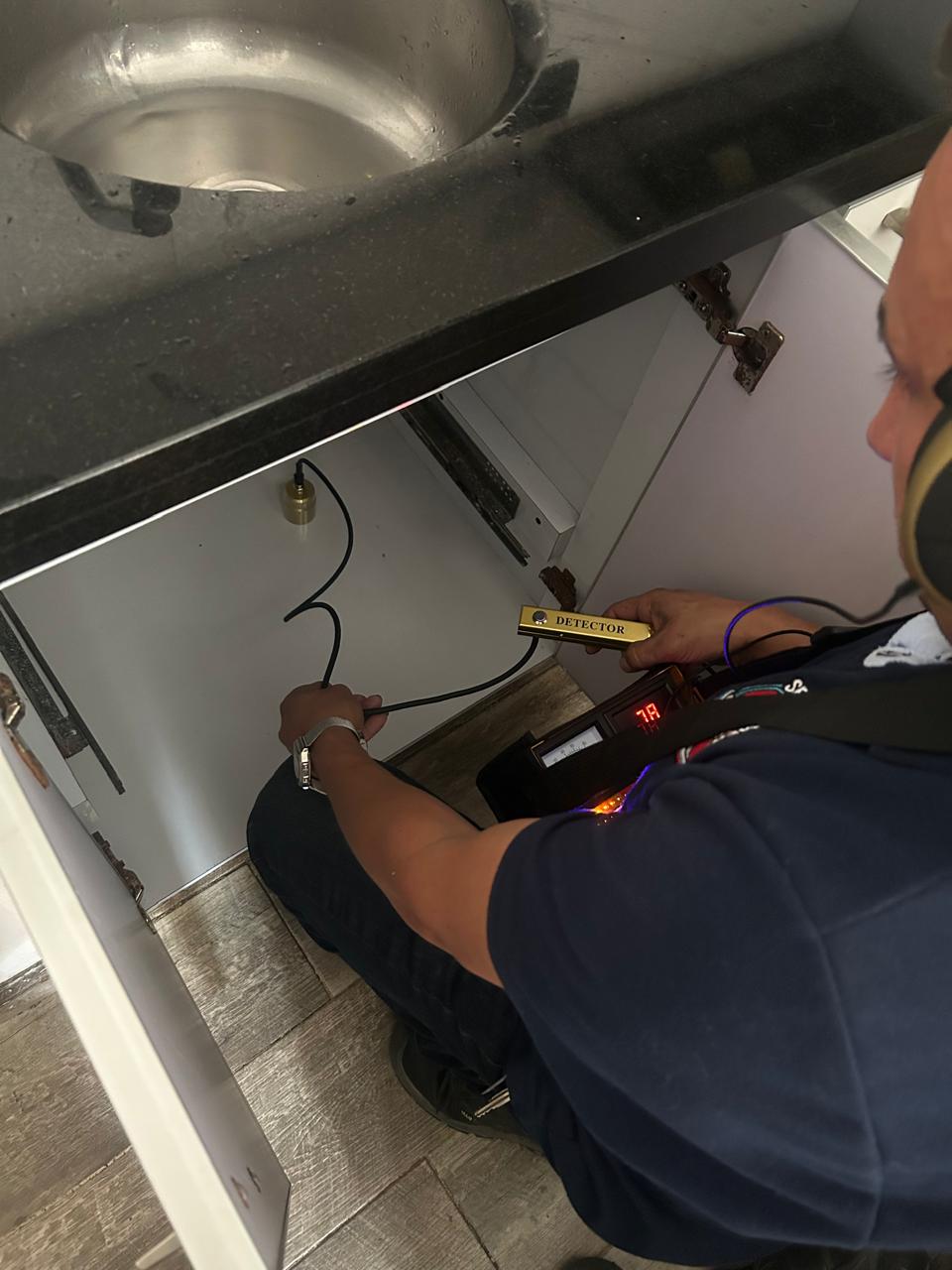Detección rápida de filtraciones de agua en Bogotá con equipos profesionales de precisión y diagnóstico no invasivo.