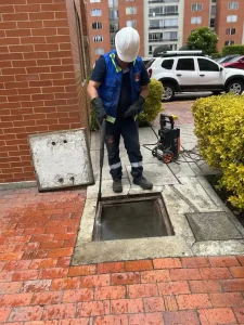 Atencion-problemas-destapes Atención de problemas de destapes en Bogotá con diagnóstico rápido y servicio técnico especializado.