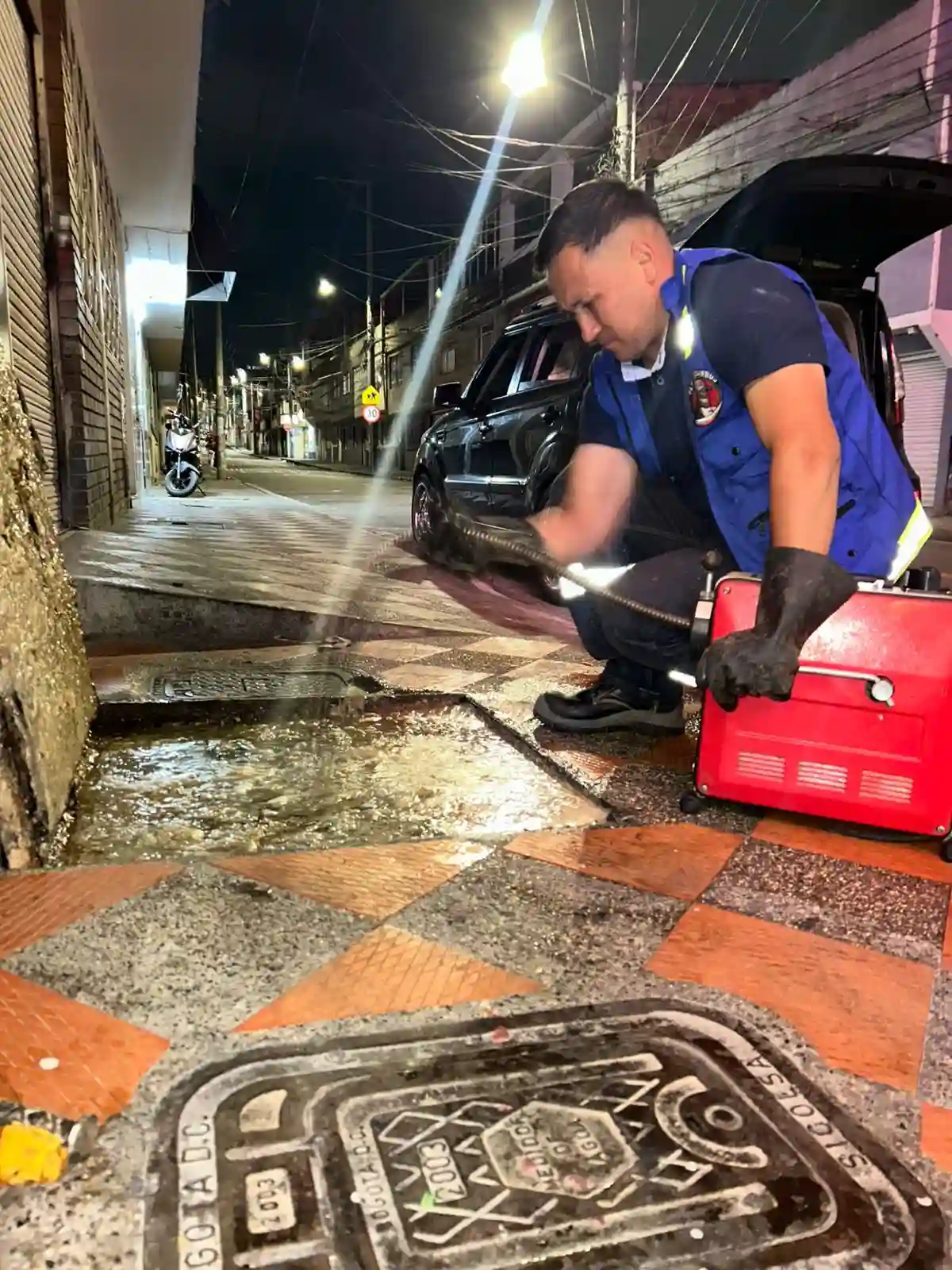 servicio-plomeria-urgente Servicio de plomería urgente en Bogotá con atención inmediata para emergencias hidráulicas y sanitarias.